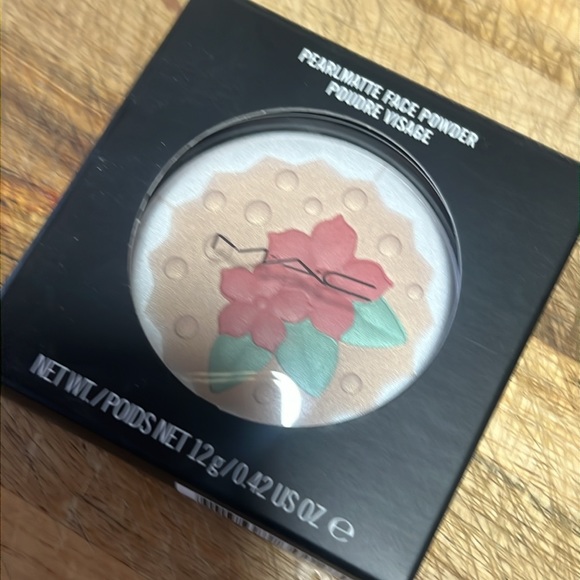 💕🌙Mac In For A Treat Pearlmatte Face Powder - Picture 8 of 9